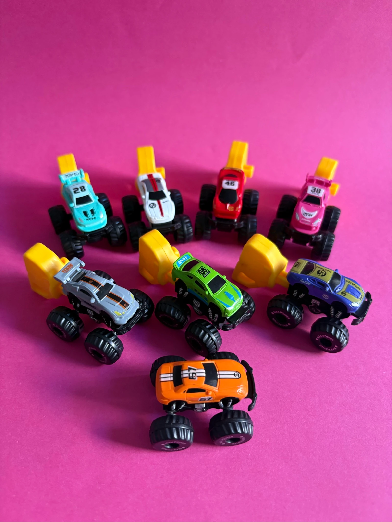 Lot de 8 mini monster trucks rétro-friction / lanceurs - Jouets enfants